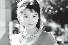 朱迅年轻时也太美了，清纯甜美如漫画少女，穿搭高级又时髦图片