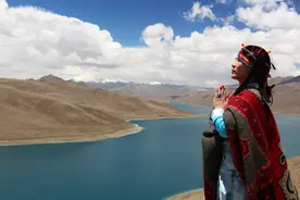 旅行是一场风花雪月，是一生放荡不羁爱自由，是生活天平的另一端图片