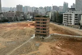 为索取800万赔款,四川钉子户拒搬迁,如今拆迁款翻7倍自家却变危房图片