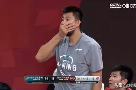 这个球到底是走步还是好球？解说、替补队员、主教练都说没有走步图片