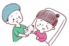 新生儿第一口是先喝水还是吃母乳？对宝宝至关重要图片