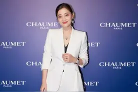 45岁梅婷真放得开，穿比基尼秀丰满身材，一点赘肉也没有图片