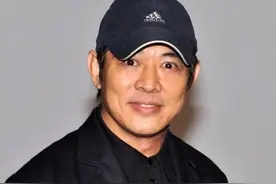 他是李连杰的半个师傅，曾跟世界拳王交过手，胳膊粗的不像话图片