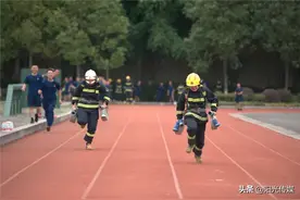 德阳消防哥哥到底有多帅，点进来你就知道了......图片