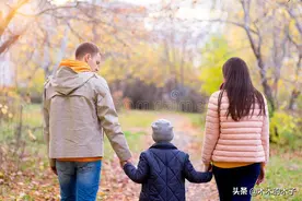 孙红再婚后，以为给了苗苗一个新家，却没想到带给苗苗的还有伤害图片