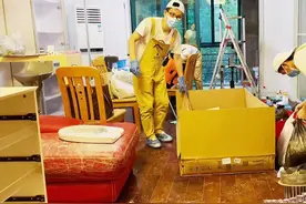 杭州姑娘买下老房嫌太脏，请7名保洁师打扫清理，网友：太专业了图片