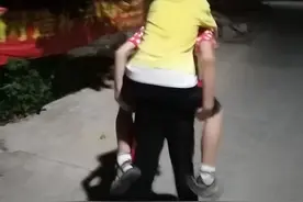 “那你呢？你也躺下来”图片
