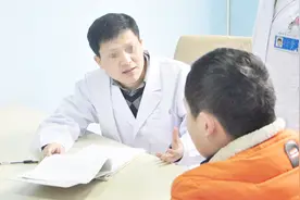 医生在自己医院做手术要钱吗？听听这医生怎么说视频封面