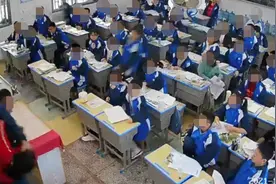 网曝邵东一男生冲上讲台殴打女老师，当地网信办：正在处理图片