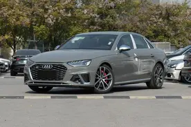 降维打击的奥迪S4，配V6+8AT+纯正quattro，4秒多破百，还能家用图片