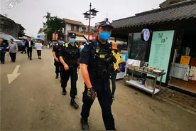 在空港花田景区，他们有一个共同的目标图片