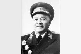 三授军衔，十大将中他位列第二图片