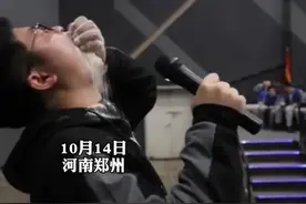 某中学组织学生，看长津湖，体验冻土豆炒面粉图片