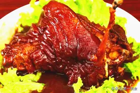 过年压轴硬菜——红烧大肘子教科书式做法！口感酥烂软糯还不油腻图片