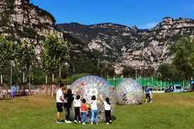 太行山谷拒马河畔，隐匿一处荆轲藏宝图亲子乐园，秋游遛娃两不误图片