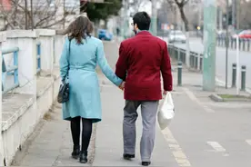 老公管别人叫“宝贝”，把我当生娃机器，我却不想离婚图片