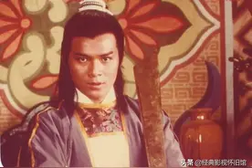 TVB老电视《十三太保》剧照：黄日华搭档陈玉莲饰演情侣图片