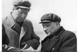 毛主席有多器重邓小平？我们两个人，一正一副图片