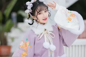最近火了一种穿法叫“上半身汉服，下半身短裙”，可爱又俏皮图片