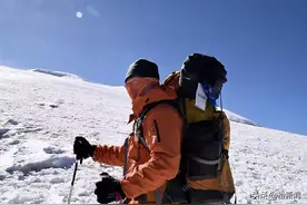 盲人登山家张洪登顶珠峰创记录："攀登可以让我和所有普通人一样"图片