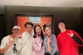 刘昊然近照曝光，23岁少年感难维持？同框的佟丽娅仍小巧似少女图片