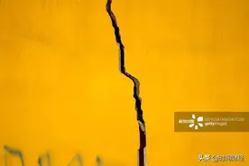 交房不到5年 江苏淮安一小区成C级危房：开发商为“老赖” 被执行111次图片