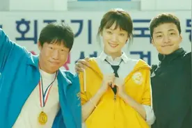 我以为你喜欢我，但你却想当我妈！男孩表白女孩被老爸截胡视频封面