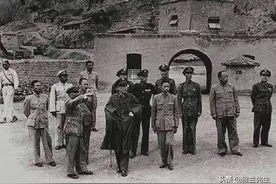 毛主席给蒋介石唱了几出空城计图片