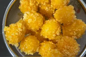 土豆丝、土豆片吃腻了吗，来换一种口味尝尝鲜“香酥土豆球”图片