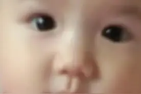 “我给月嫂留了盘菜放锅里，老公却偷偷把肉全挑出来吃了。”图片