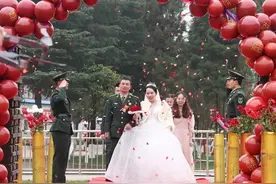 幸福时刻，这场军营集体婚礼超甜图片