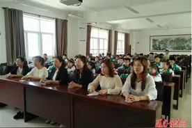 渭南高新小学一年级举行“讲故事”比赛图片