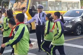 扎根公安交管一线的“铁孩子” ——记交警道外大队大队长谢威图片