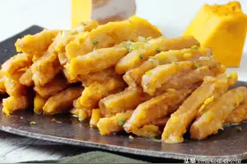好吃的蛋黄南瓜条，烹饪简单，鲜香味美，老少皆宜的美食图片
