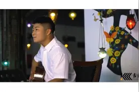 就在一起谁，谁让我们相遇！听完这版《最美情侣》已经坠入爱河视频封面