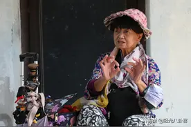 周润发胞姐近况曝光，回农村老家低调生活，称姐弟关系似楚河汉界图片