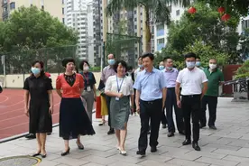 泉州市教育局、泉州市教育基金会领导莅临实验小学开展“六一”儿童节慰问活动图片