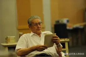 老戏骨蓝天野获颁“七一勋章”！他70多年前曾是地下党，名字也是党给取的图片
