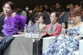 吕中奚美娟教科书式坐姿？对比陈数马伊琍，网：艺术家与明星区别图片