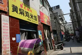 “快餐巨头”黄焖鸡米饭，为啥吃的人少了？有4个原因，了解一下图片
