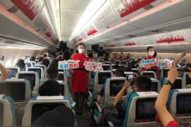 天府首飞 3U8001平安抵达北京首都机场图片