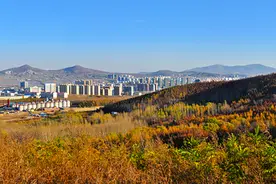 黑龙江省双鸭山市，一个因城东北两座形似卧鸭的山峰而得名的地方图片