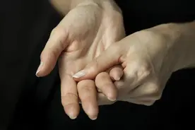 腱鞘炎是怎么产生的，为什么女性容易遭其折磨，该咋办？请看此文图片
