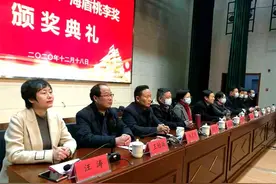 桐城八中30名优秀师生喜获“海盾园丁奖”“海盾桃李奖”图片
