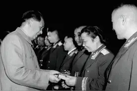 开国女少将李贞：由于无法生育，她劝上将丈夫另娶妻子图片