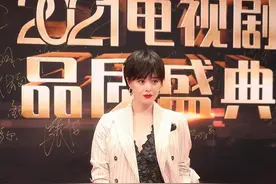 蒋欣瘦到90斤？走红毯不穿礼服，穿条纹西装又美女飒，更加惊艳了图片