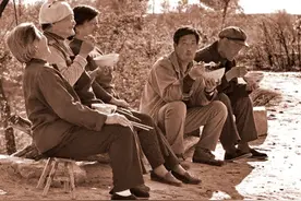 如今农村大门紧闭让人心塞，而三十年前那时候有邻居的感觉真好图片