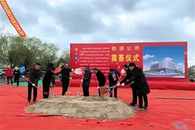 走进平潮四月天“疫”后桃花依旧红——通州区平潮镇疫情防控企业复工“两手抓”发展再腾飞图片