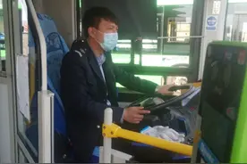 传递正能量|呼和浩特36路公交驾驶员挺身而出奋勇救火图片