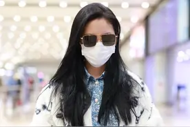 章若楠戴上口罩依然甜！个子小穿阔腿裤显高又显瘦，造型乖巧舒适图片